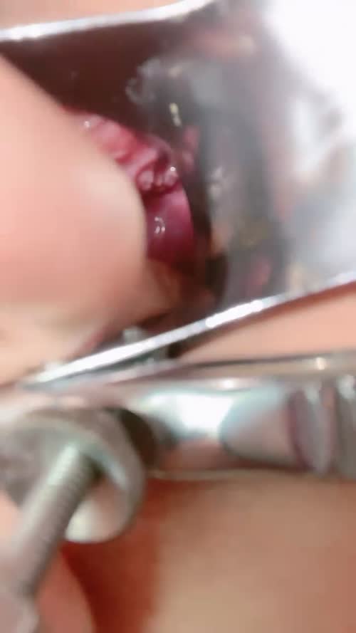 颜值不错的小少妇自己虐逼4小时，精彩刺激淫语不断，扩阴器撑开骚穴用筷子插尿道喷水，逼逼里塞鸡蛋橘子