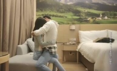 高质量外围女神，身材娇小很匀称的超级甜美可爱女生